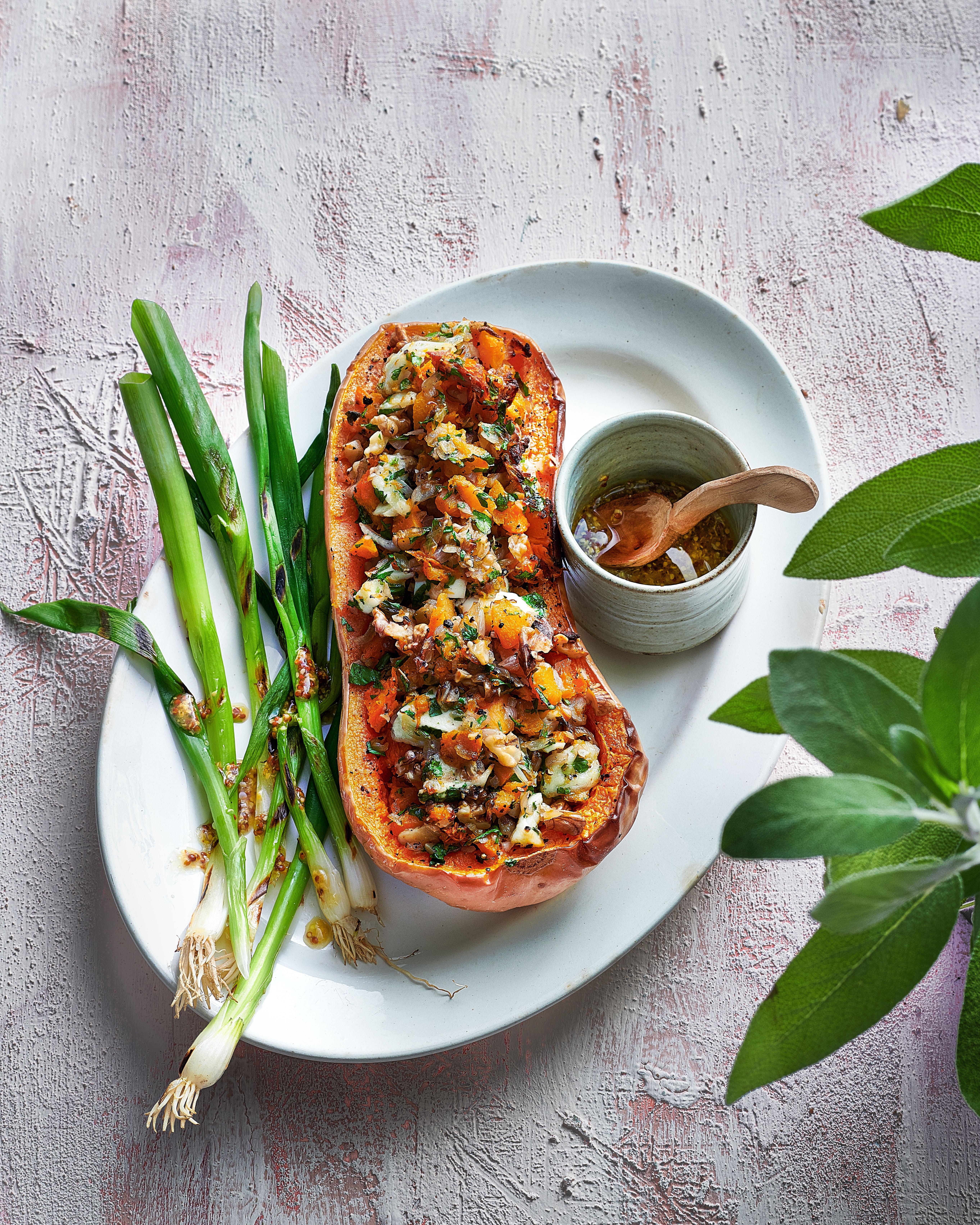 Butternut gevuld met walnoten en mozzarella